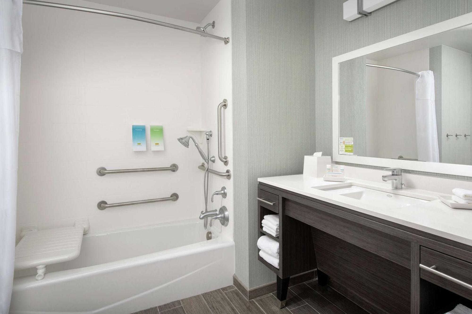 King Studio Suite - Mobility Access/Non-Smoking