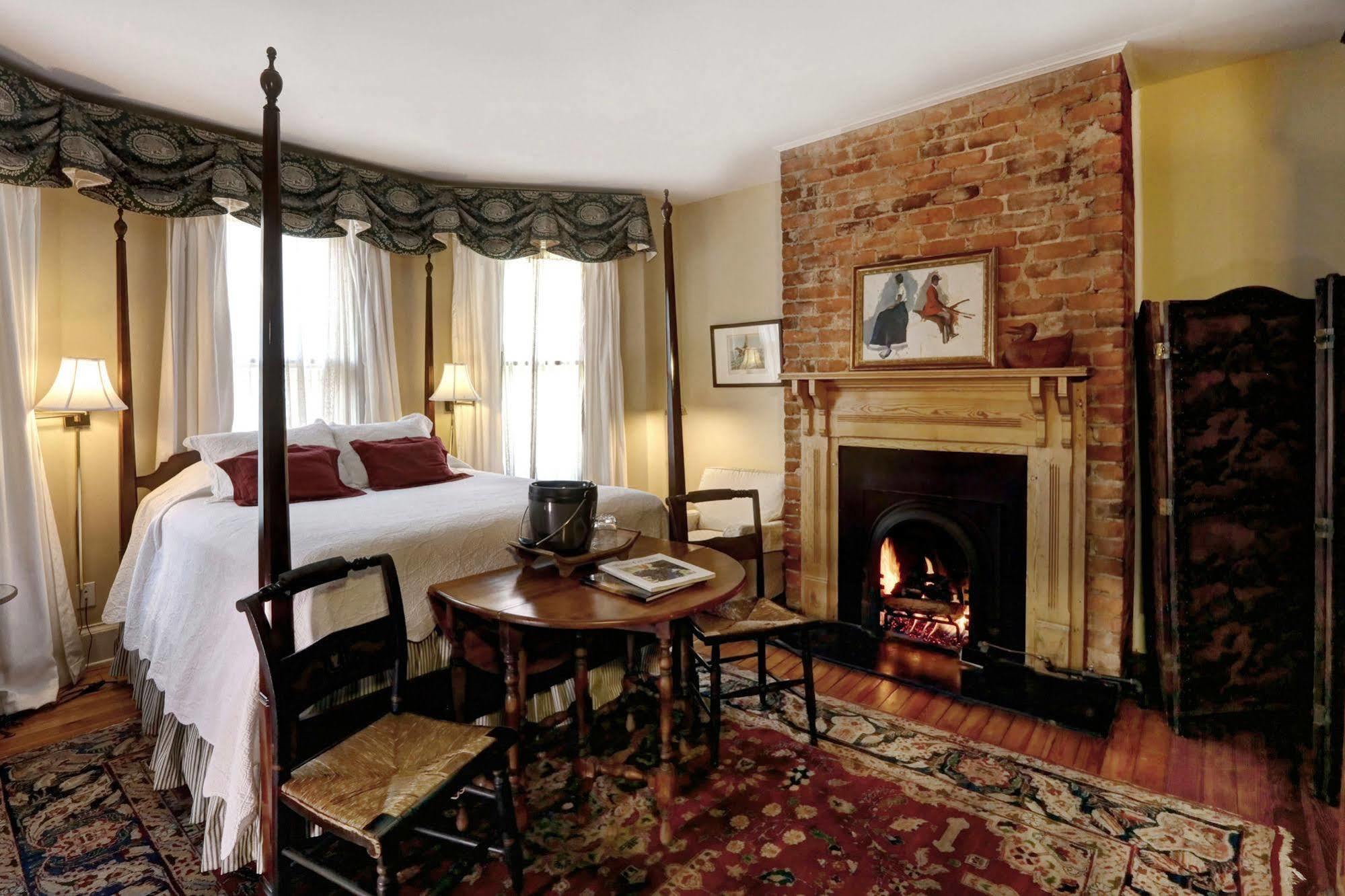One-Bedroom Suite (Suite 24)