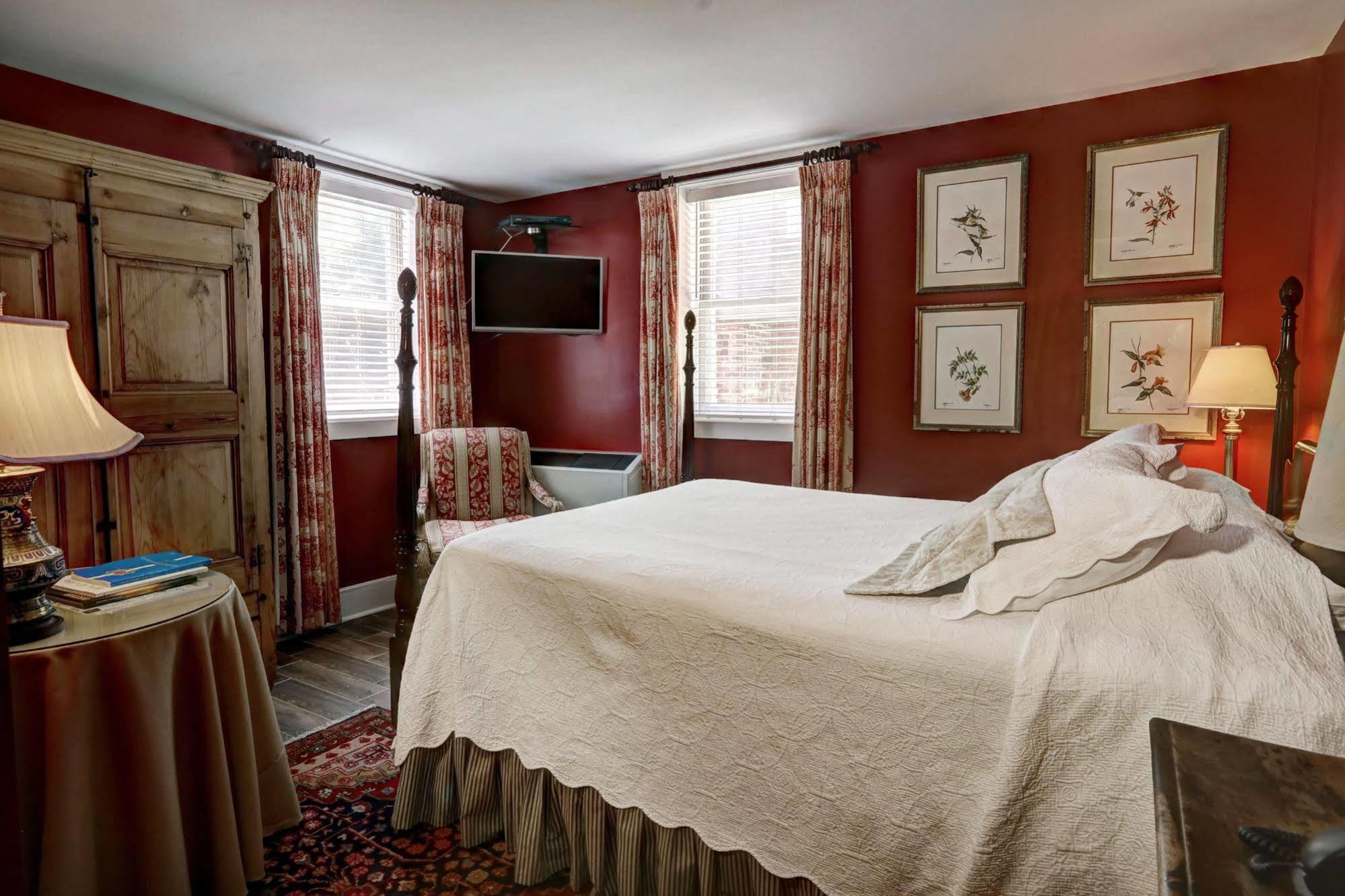 Comfort Queen Room (Room 16)